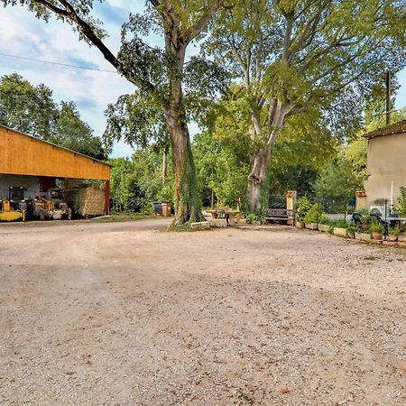 Lovely Home In Arles With Kitchen Bagian luar foto