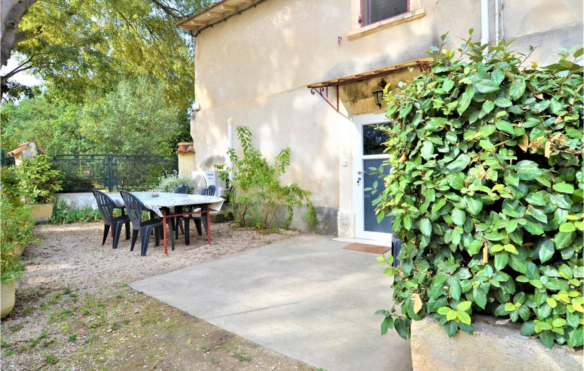 Lovely Home In Arles With Kitchen Bagian luar foto