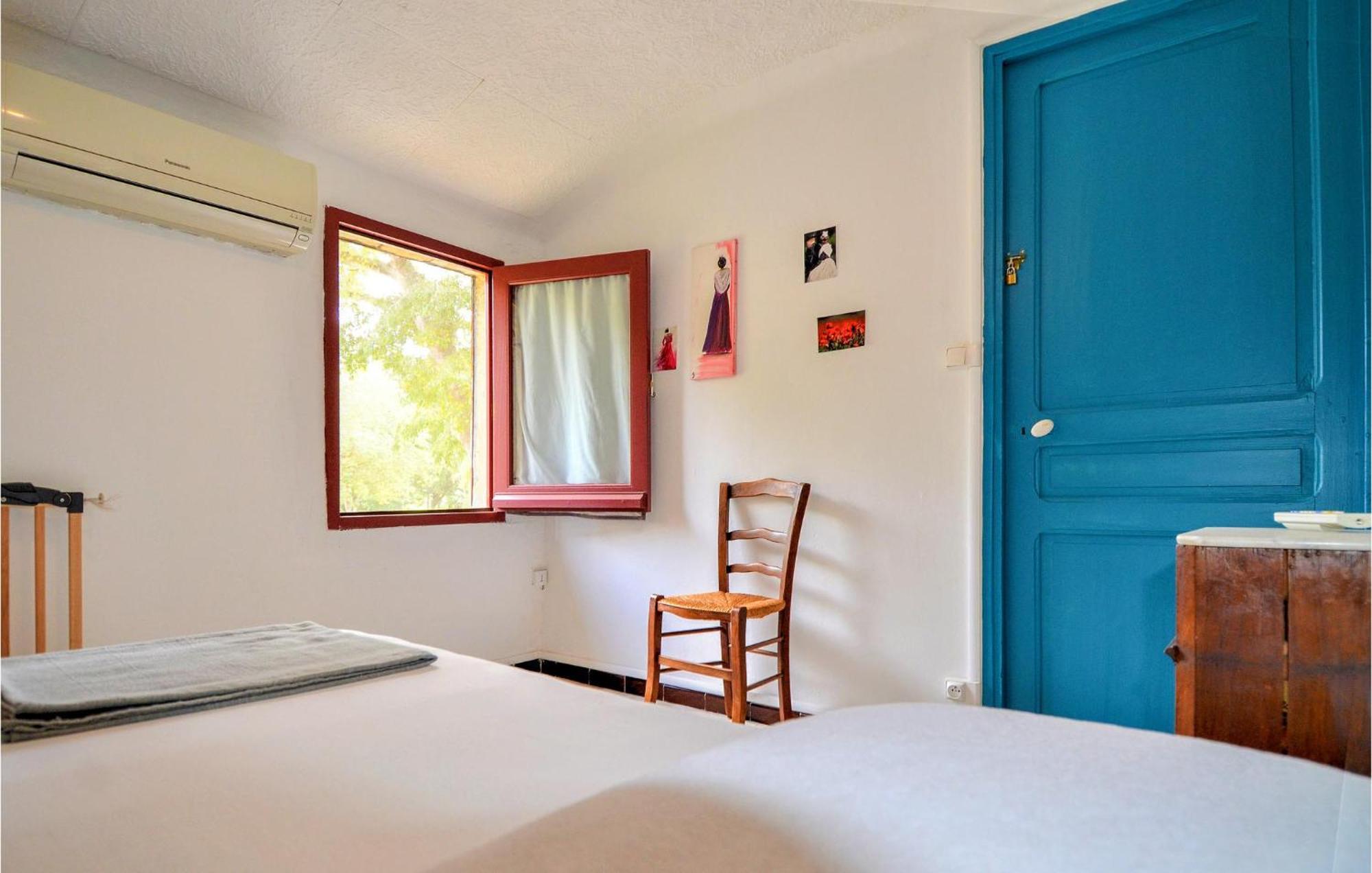 Lovely Home In Arles With Kitchen Bagian luar foto